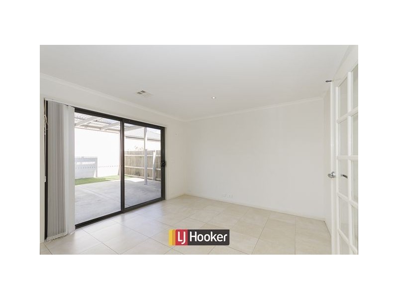 302 Anthony Rolfe Avenue, Gungahlin ACT 2912