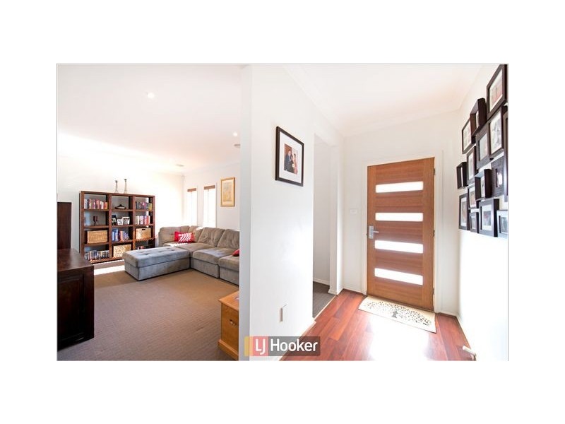 8 Wombeyan Street, Harrison ACT 2914