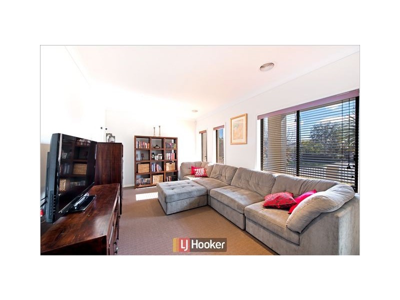 8 Wombeyan Street, Harrison ACT 2914