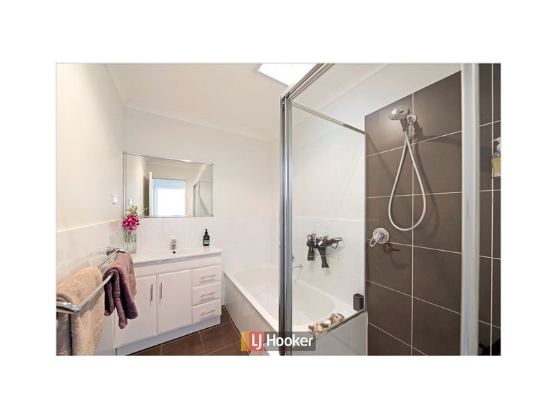 8 Wombeyan Street, Harrison ACT 2914