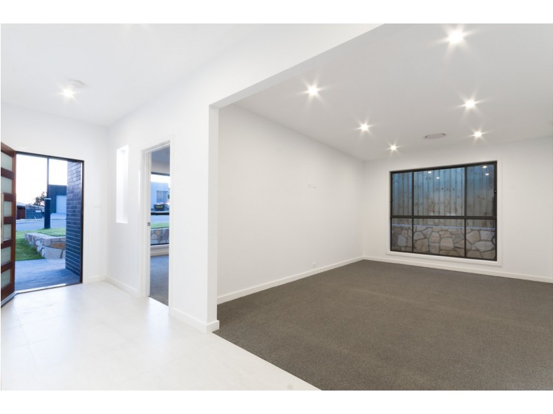 10 Fricker Place, Casey ACT 2913