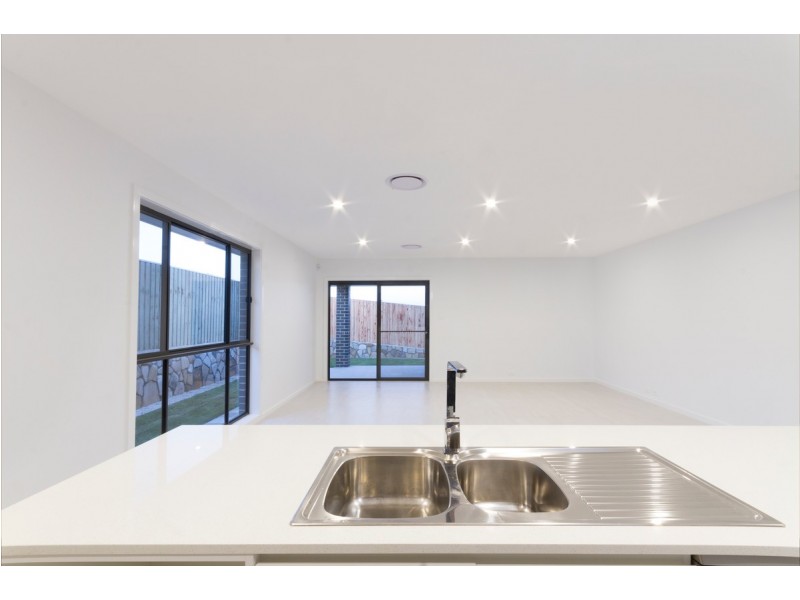 10 Fricker Place, Casey ACT 2913