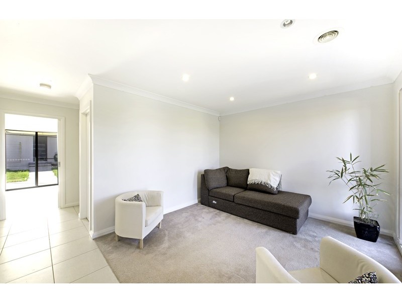 13 Lansdown Crescent, Casey ACT 2913