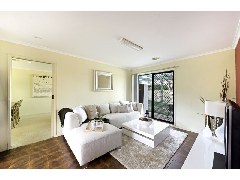 2 Dean Place, Charnwood ACT 2615