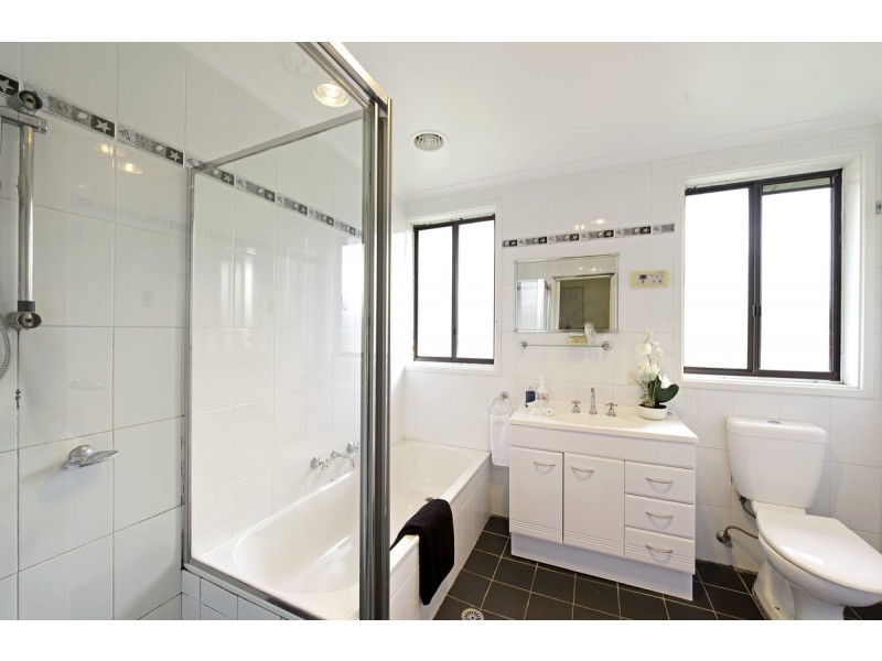 2 Dean Place, Charnwood ACT 2615