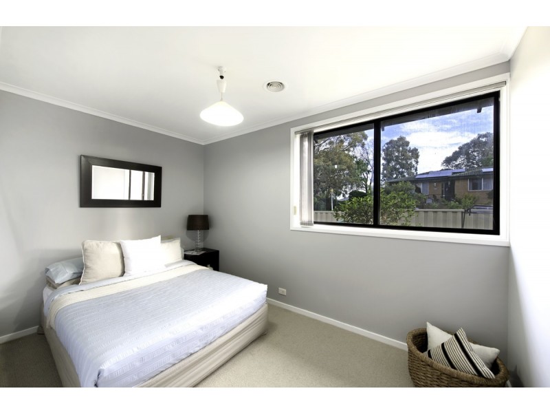 2 Dean Place, Charnwood ACT 2615