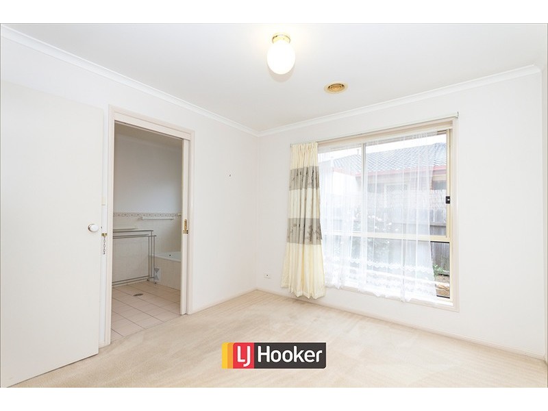 13/2 Lander Crescent, Amaroo ACT 2914