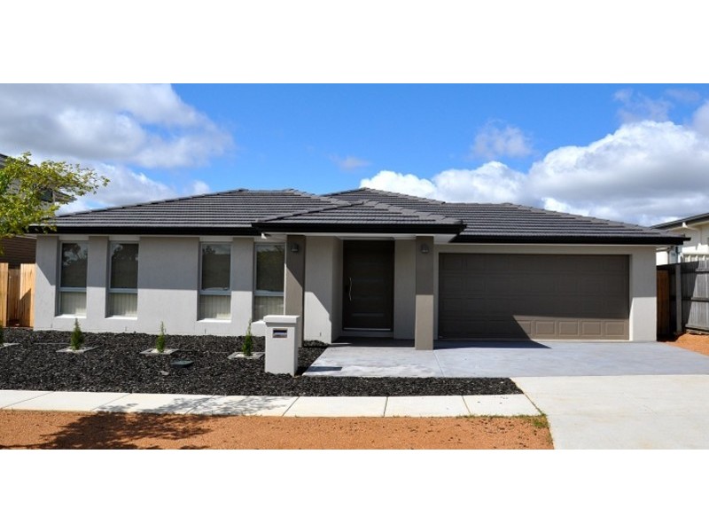 12 Nina Murdoch Crescent, Franklin ACT 2913