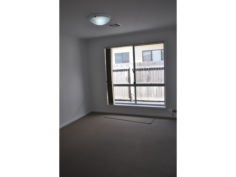 12 Nina Murdoch Crescent, Franklin ACT 2913