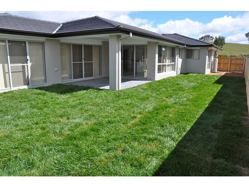12 Nina Murdoch Crescent, Franklin ACT 2913