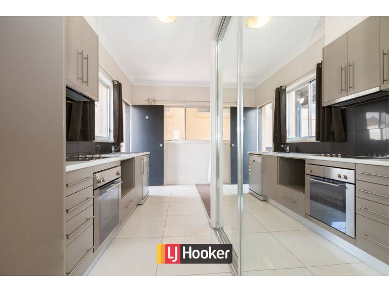 2/11 Grocott Lane, Gungahlin ACT 2912