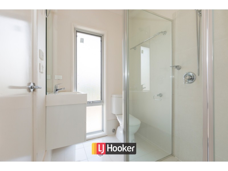 2/11 Grocott Lane, Gungahlin ACT 2912