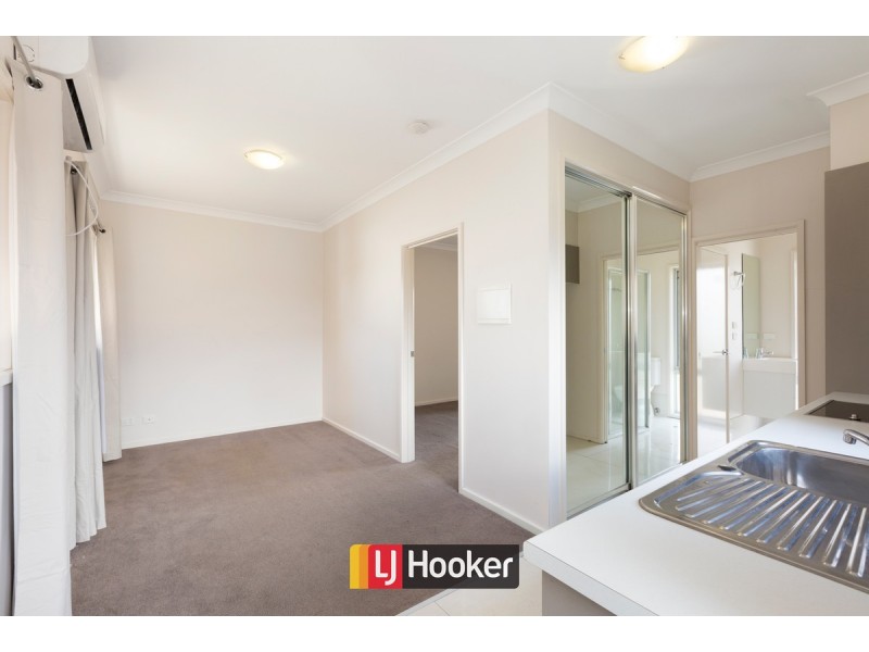 2/11 Grocott Lane, Gungahlin ACT 2912
