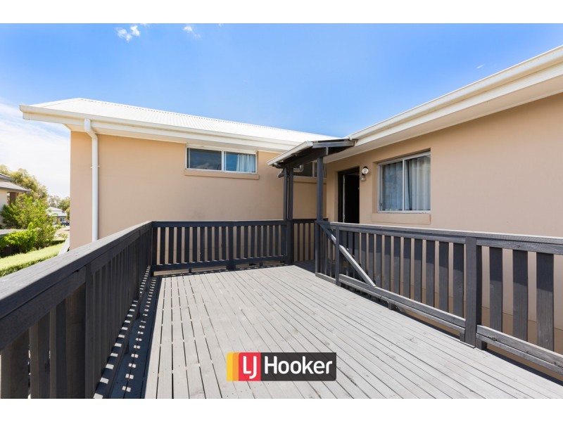 2/11 Grocott Lane, Gungahlin ACT 2912