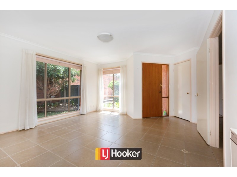 8 Leonard Close, Dunlop ACT 2615