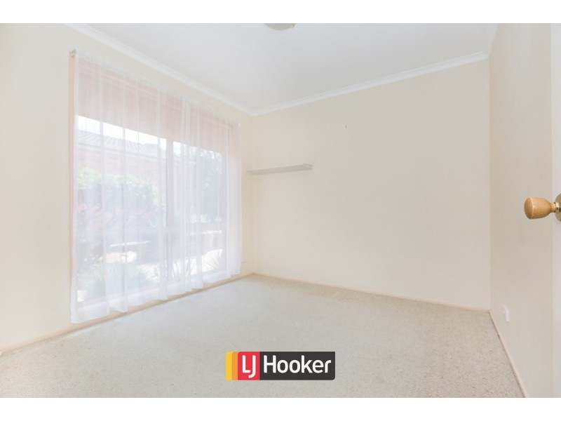 8 Leonard Close, Dunlop ACT 2615