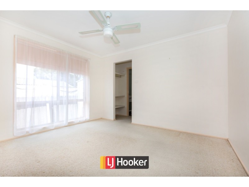 8 Leonard Close, Dunlop ACT 2615