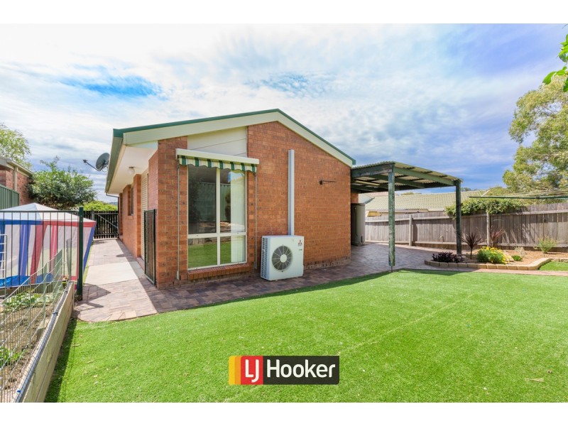 8 Leonard Close, Dunlop ACT 2615