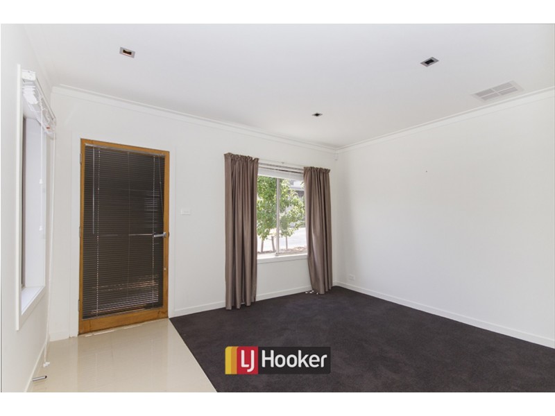 2/50 Victoria Owen Circuit, Casey ACT 2913