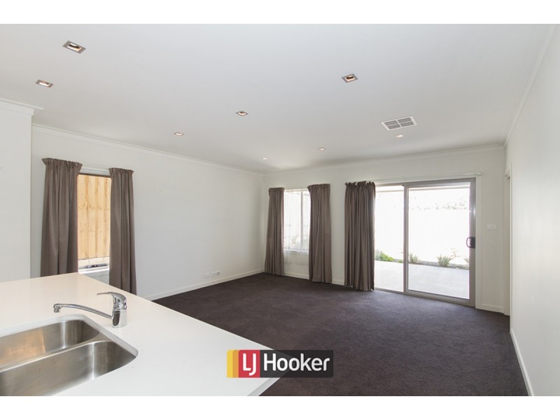 2/50 Victoria Owen Circuit, Casey ACT 2913