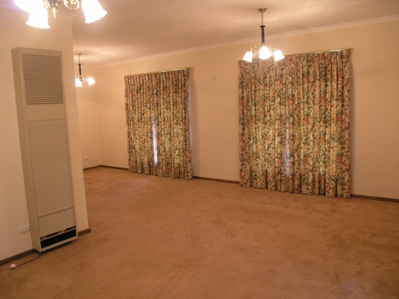 1 Elm Way, Jerrabomberra NSW 2619