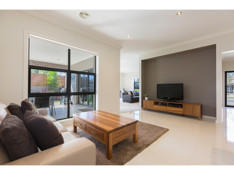 13 Doris Turner Street, Forde ACT 2914