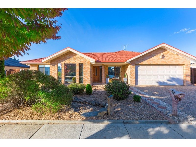 38 Strayleaf Crescent, Gungahlin ACT 2912