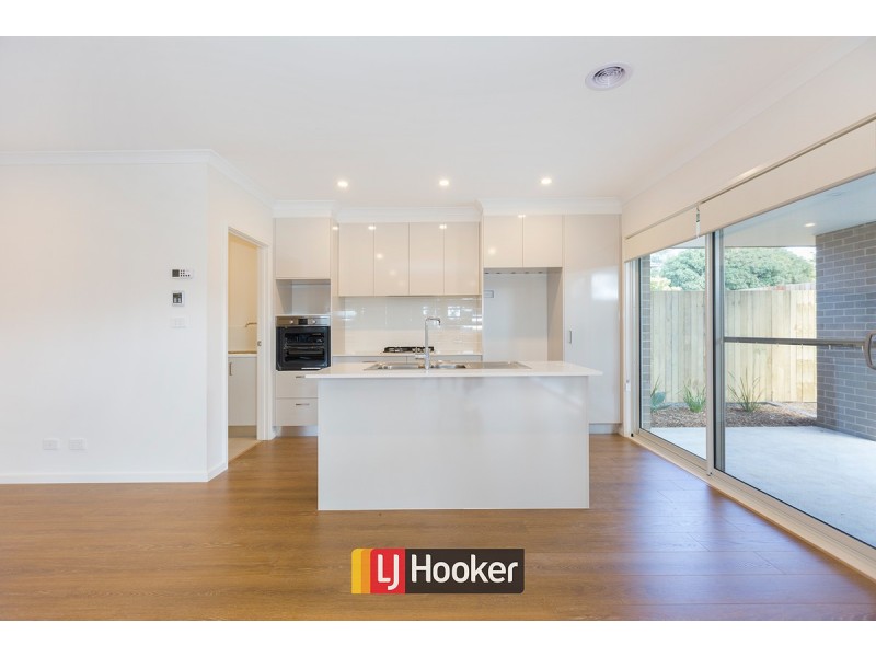 1/5 Clark Close, Spence ACT 2615