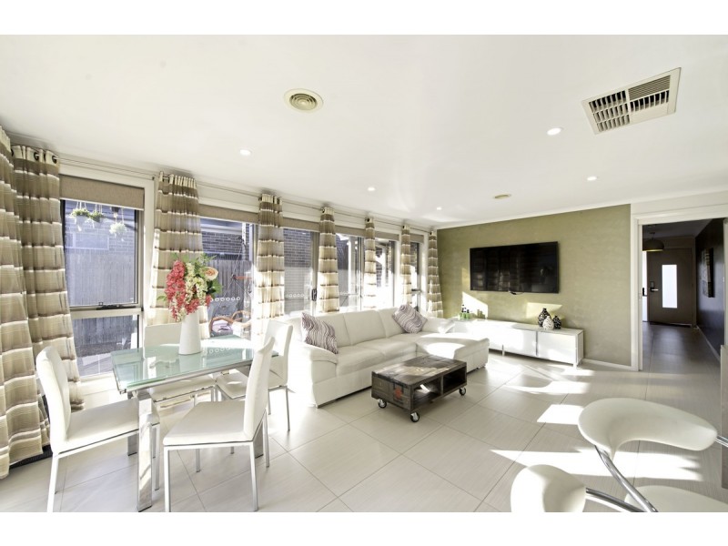 10 Loma Rudduck Street, Forde ACT 2914