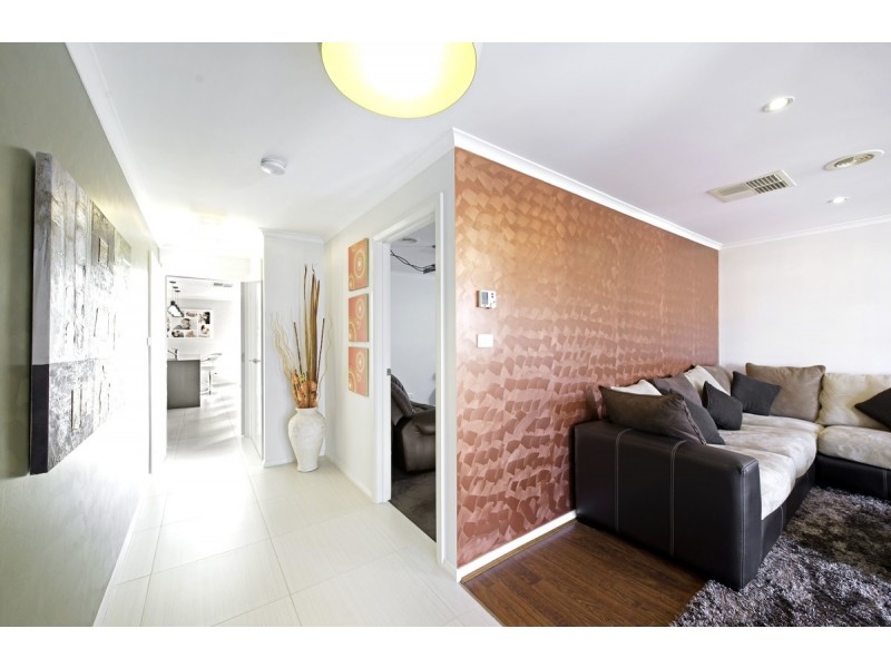 10 Loma Rudduck Street, Forde ACT 2914