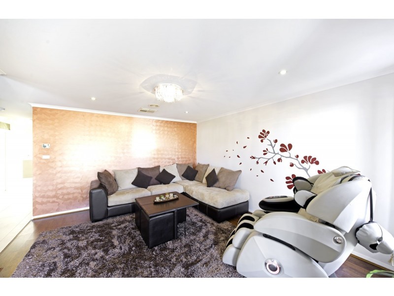10 Loma Rudduck Street, Forde ACT 2914