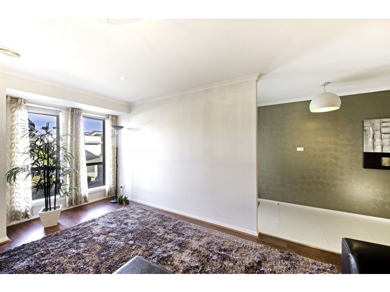 10 Loma Rudduck Street, Forde ACT 2914