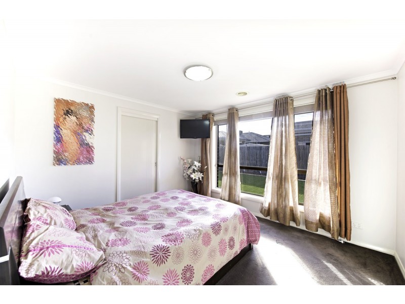 10 Loma Rudduck Street, Forde ACT 2914