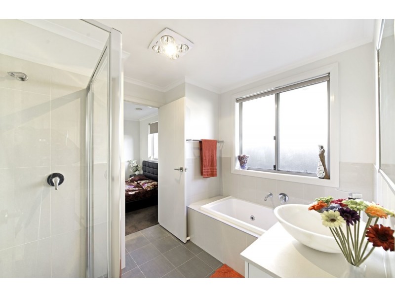 10 Loma Rudduck Street, Forde ACT 2914