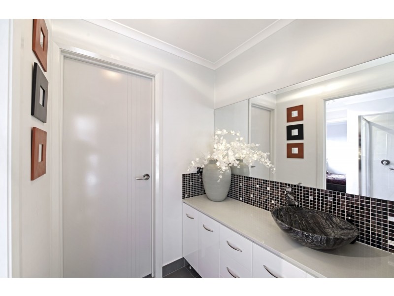 10 Loma Rudduck Street, Forde ACT 2914
