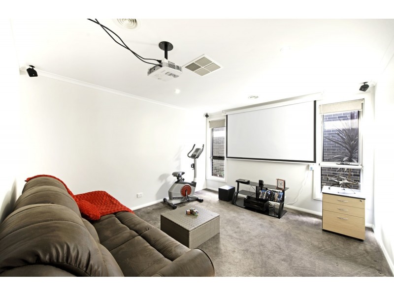 10 Loma Rudduck Street, Forde ACT 2914