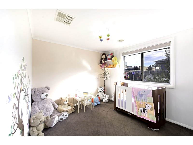 10 Loma Rudduck Street, Forde ACT 2914