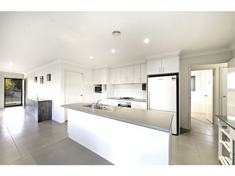 20 Nicholls Drive, Yass NSW 2582