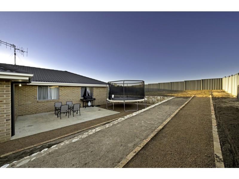 20 Nicholls Drive, Yass NSW 2582