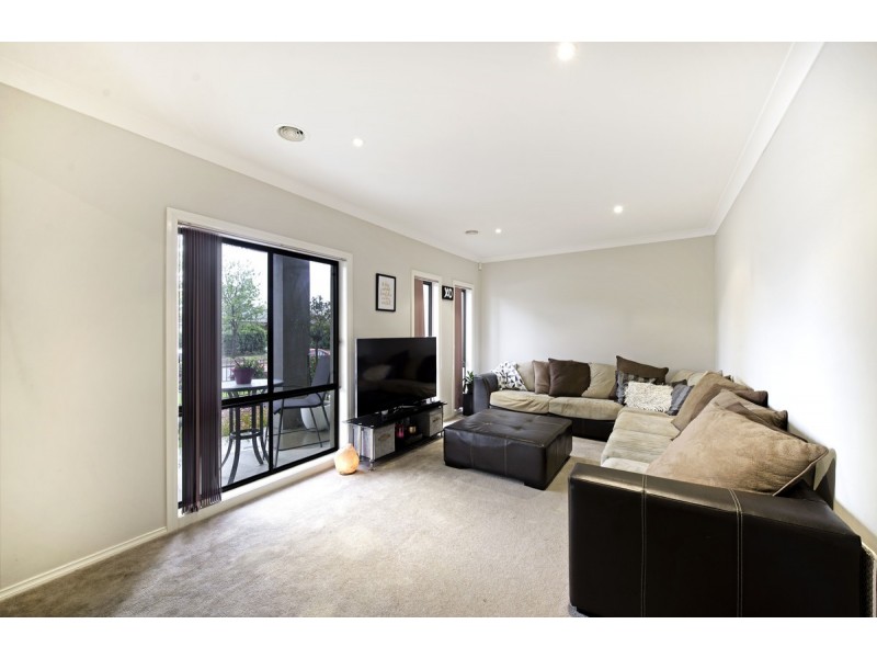 10 Wombeyan Street, Harrison ACT 2914