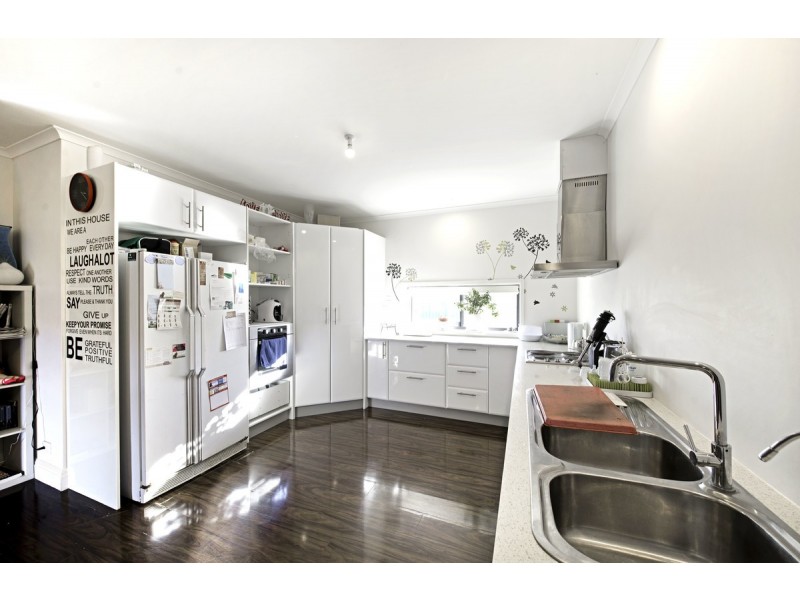 6 Dobbin Drive, Yass NSW 2582