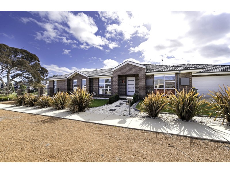 11 Aldous Street, Franklin ACT 2913