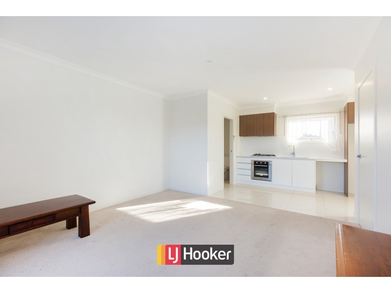 17/8 Henry Kendall Street, Franklin ACT 2913