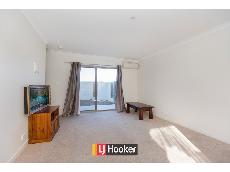 17/8 Henry Kendall Street, Franklin ACT 2913