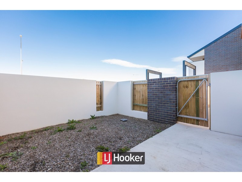 17/8 Henry Kendall Street, Franklin ACT 2913