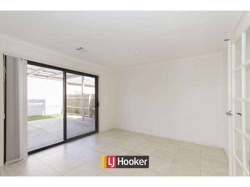 302 Anthony Rolfe Avenue, Gungahlin ACT 2912