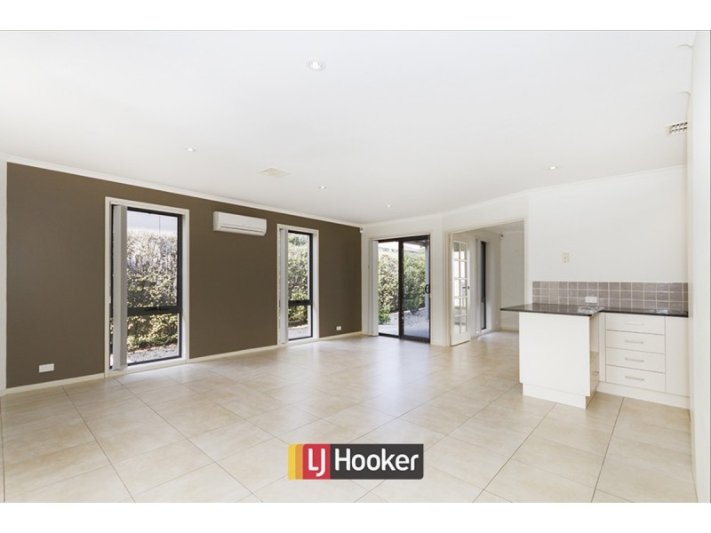302 Anthony Rolfe Avenue, Gungahlin ACT 2912