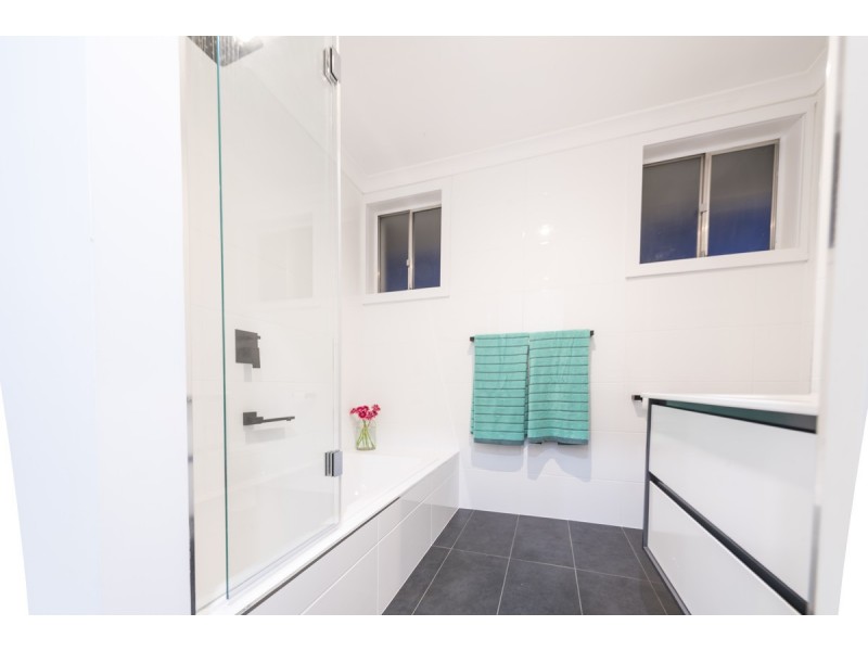 10 Hellyer Street, Holder ACT 2611