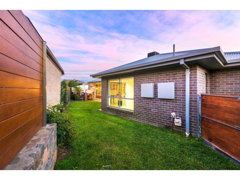 8 Arndt Street, Forde ACT 2914