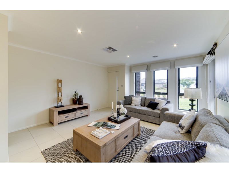 18 Overall Avenue, Casey ACT 2913